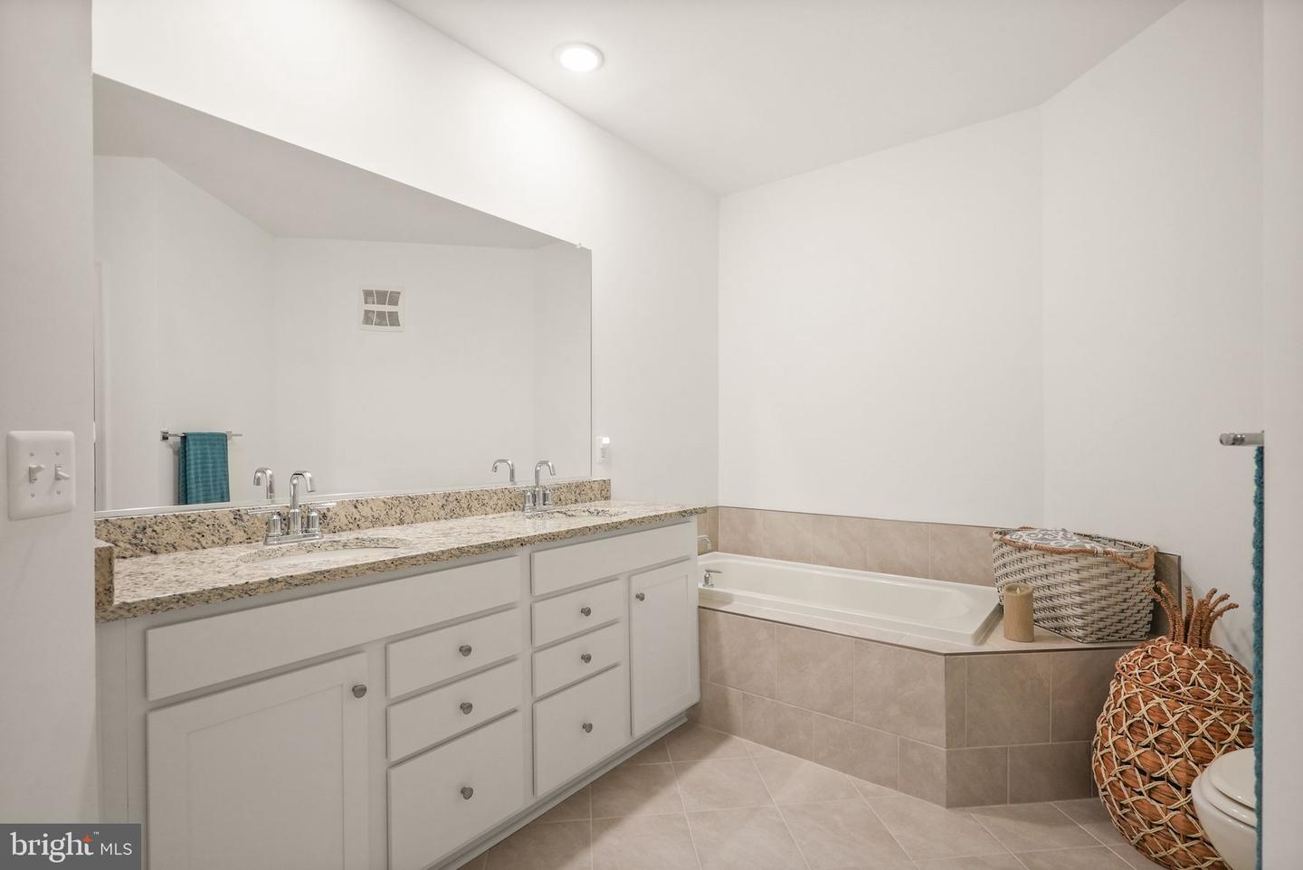 13950 ENGLEFIELD DR #3202, WOODBRIDGE, Virginia 22193, 2 Bedrooms Bedrooms, ,2 BathroomsBathrooms,Residential,For sale,13950 ENGLEFIELD DR #3202,VAPW2111406 MLS # VAPW2111406