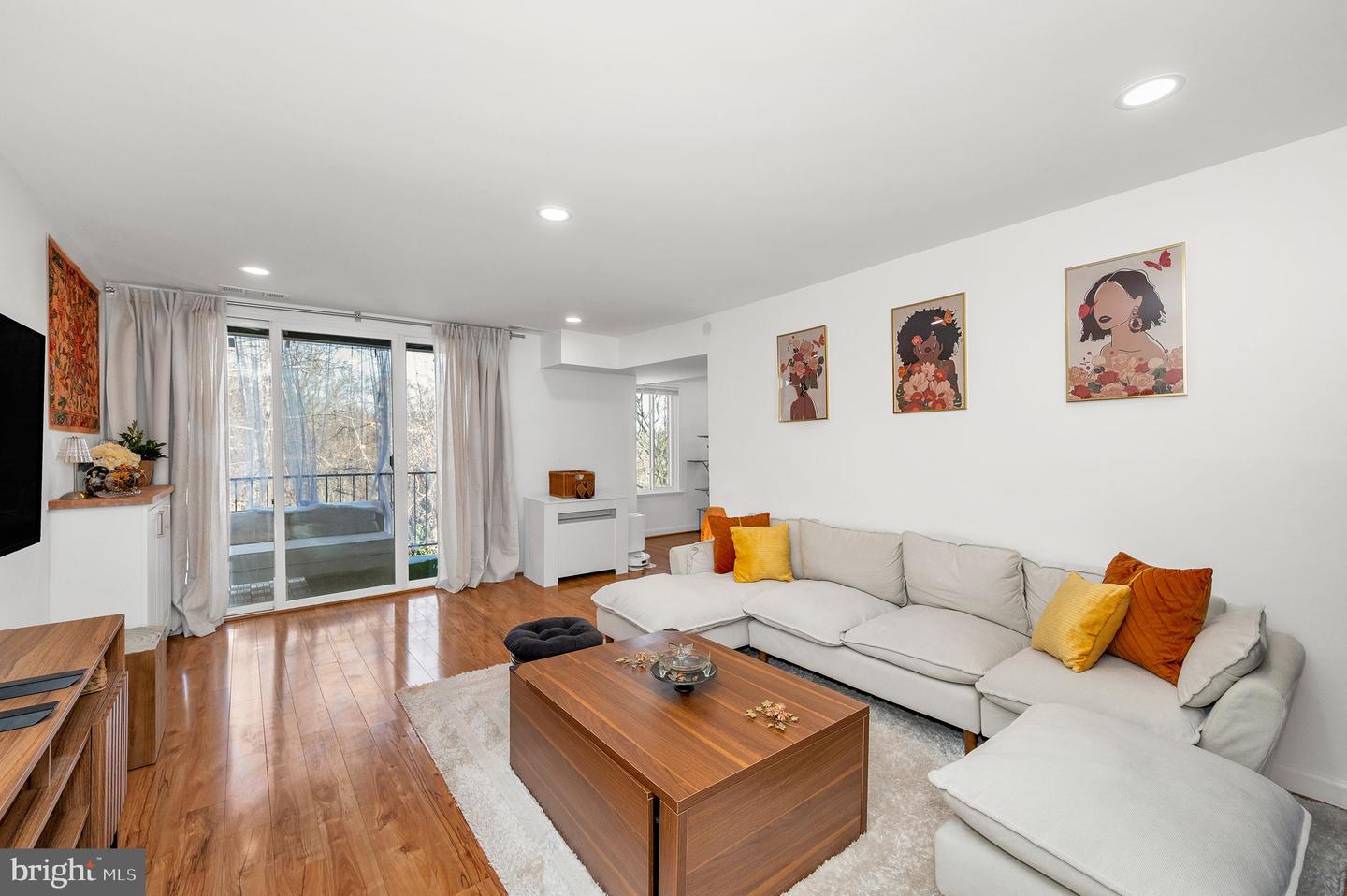 5025 7TH RD S #202, ARLINGTON, Virginia 22204, 2 Bedrooms Bedrooms, ,1 BathroomBathrooms,Residential,For sale,5025 7TH RD S #202,VAAR2068286 MLS # VAAR2068286