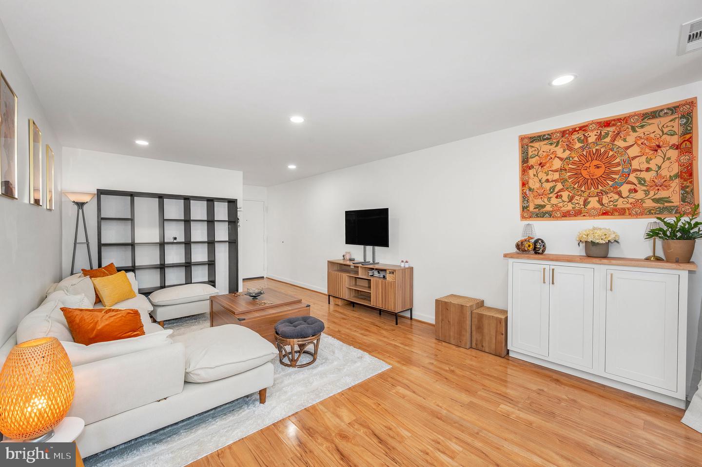 5025 7TH RD S #202, ARLINGTON, Virginia 22204, 2 Bedrooms Bedrooms, ,1 BathroomBathrooms,Residential,For sale,5025 7TH RD S #202,VAAR2068286 MLS # VAAR2068286