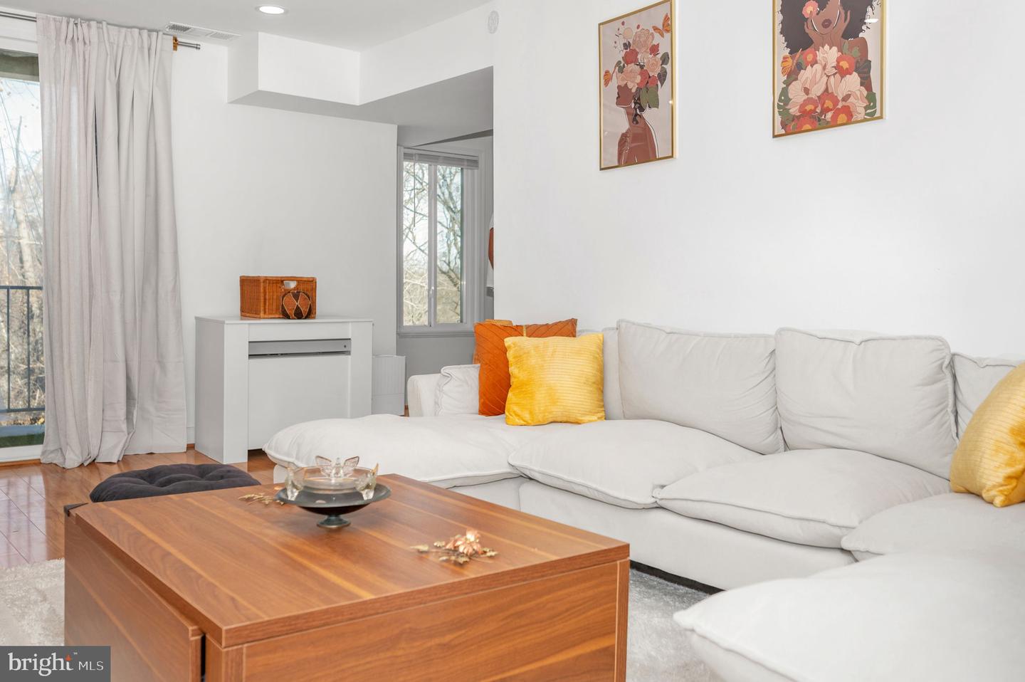 5025 7TH RD S #202, ARLINGTON, Virginia 22204, 2 Bedrooms Bedrooms, ,1 BathroomBathrooms,Residential,For sale,5025 7TH RD S #202,VAAR2068286 MLS # VAAR2068286