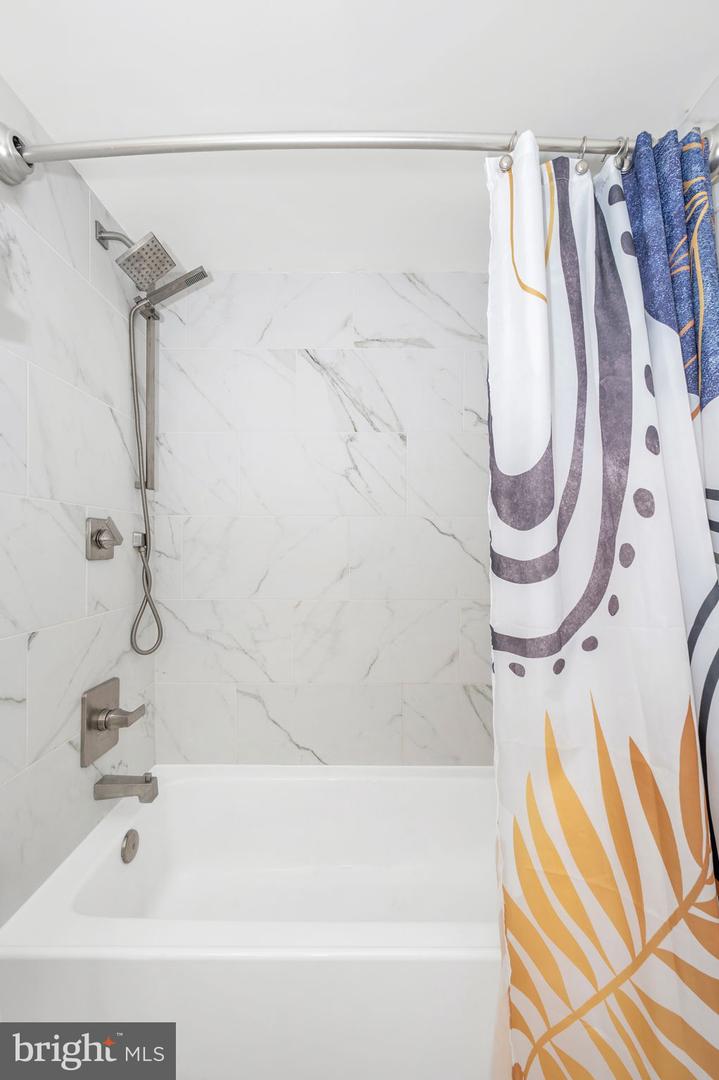 5025 7TH RD S #202, ARLINGTON, Virginia 22204, 2 Bedrooms Bedrooms, ,1 BathroomBathrooms,Residential,For sale,5025 7TH RD S #202,VAAR2068286 MLS # VAAR2068286