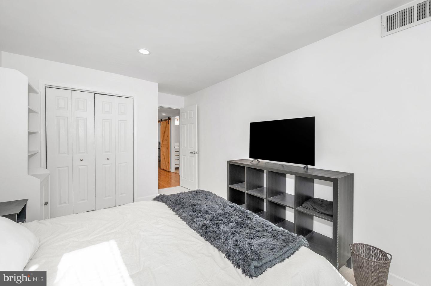 5025 7TH RD S #202, ARLINGTON, Virginia 22204, 2 Bedrooms Bedrooms, ,1 BathroomBathrooms,Residential,For sale,5025 7TH RD S #202,VAAR2068286 MLS # VAAR2068286