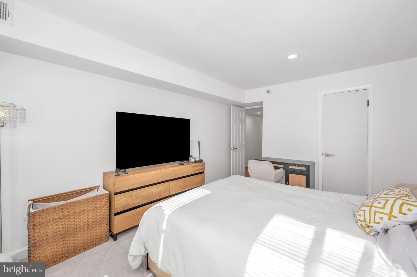 5025 7TH RD S #202, ARLINGTON, Virginia 22204, 2 Bedrooms Bedrooms, ,1 BathroomBathrooms,Residential,For sale,5025 7TH RD S #202,VAAR2068286 MLS # VAAR2068286