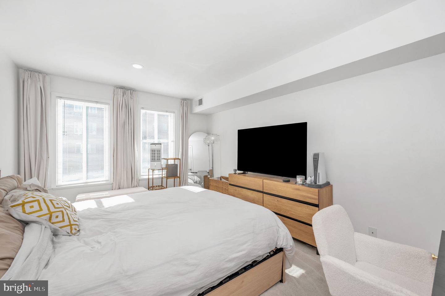 5025 7TH RD S #202, ARLINGTON, Virginia 22204, 2 Bedrooms Bedrooms, ,1 BathroomBathrooms,Residential,For sale,5025 7TH RD S #202,VAAR2068286 MLS # VAAR2068286