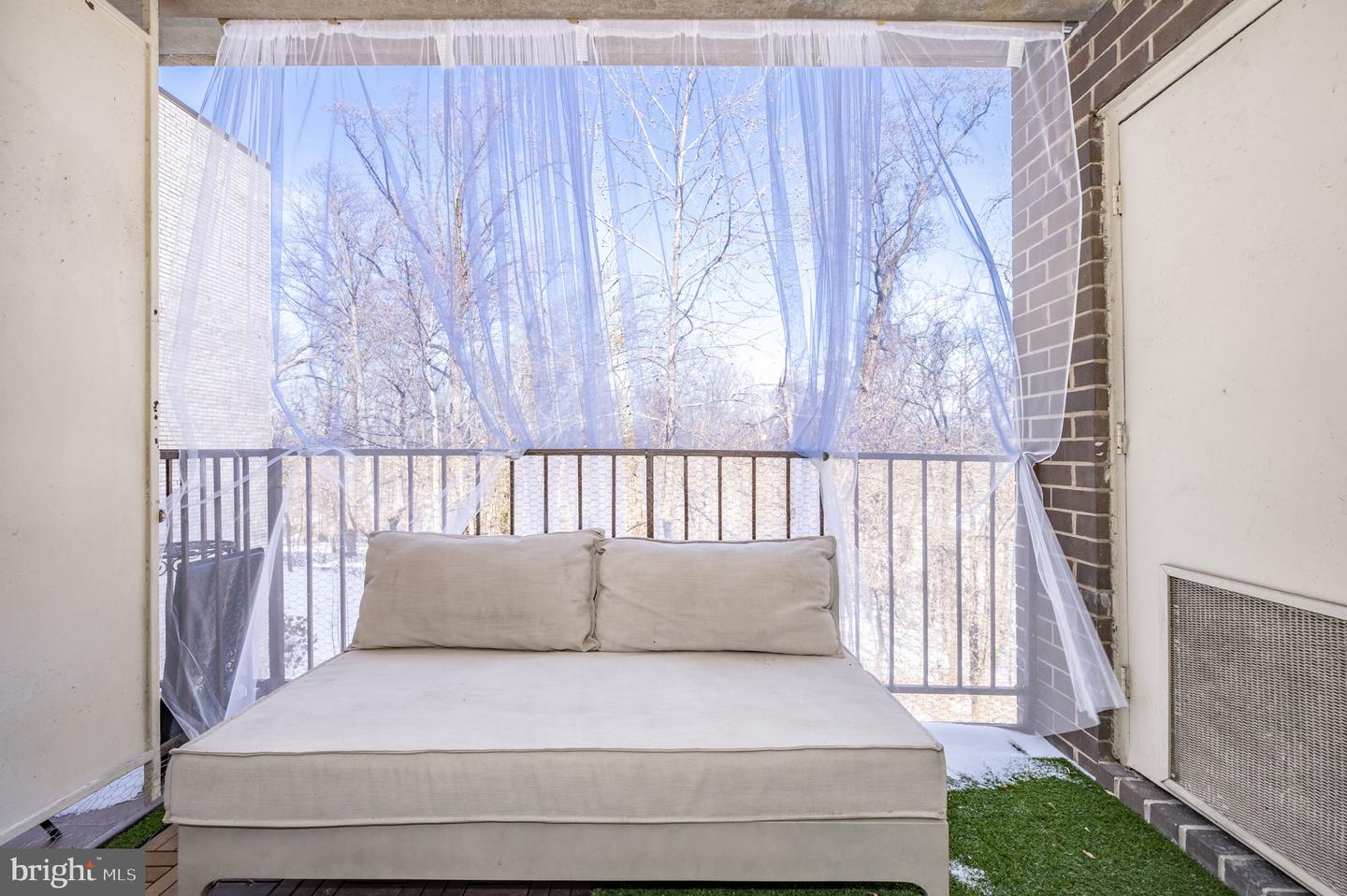 5025 7TH RD S #202, ARLINGTON, Virginia 22204, 2 Bedrooms Bedrooms, ,1 BathroomBathrooms,Residential,For sale,5025 7TH RD S #202,VAAR2068286 MLS # VAAR2068286