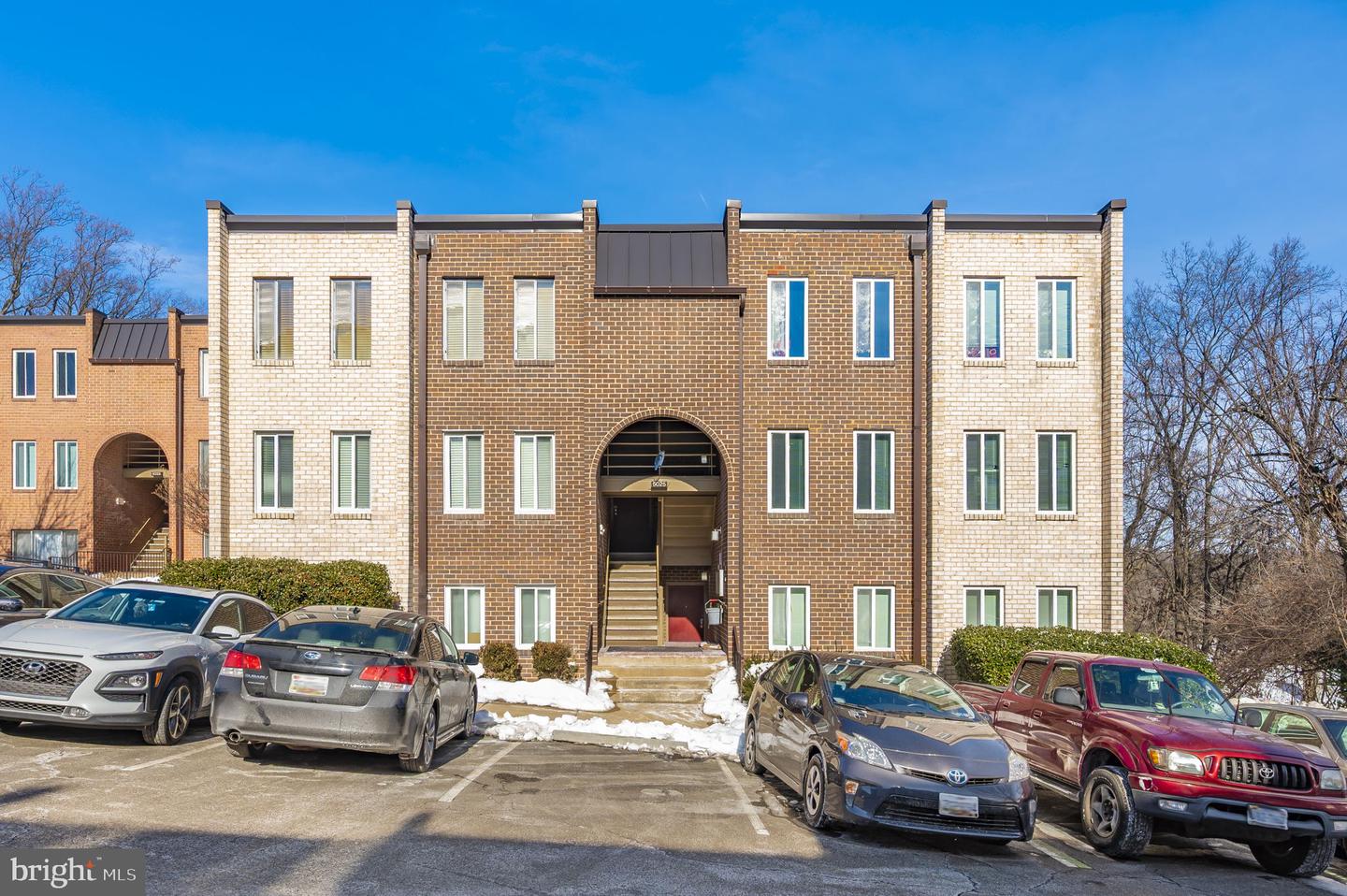 5025 7TH RD S #202, ARLINGTON, Virginia 22204, 2 Bedrooms Bedrooms, ,1 BathroomBathrooms,Residential,For sale,5025 7TH RD S #202,VAAR2068286 MLS # VAAR2068286