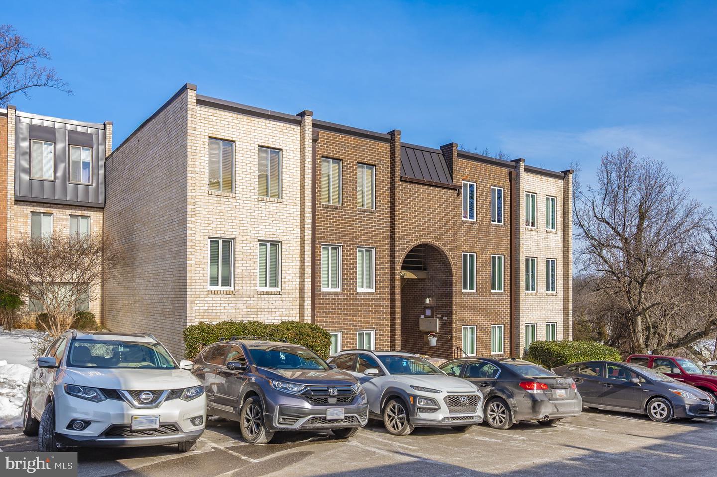 5025 7TH RD S #202, ARLINGTON, Virginia 22204, 2 Bedrooms Bedrooms, ,1 BathroomBathrooms,Residential,For sale,5025 7TH RD S #202,VAAR2068286 MLS # VAAR2068286