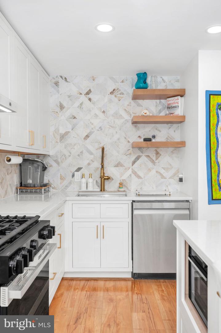 5025 7TH RD S #202, ARLINGTON, Virginia 22204, 2 Bedrooms Bedrooms, ,1 BathroomBathrooms,Residential,For sale,5025 7TH RD S #202,VAAR2068286 MLS # VAAR2068286