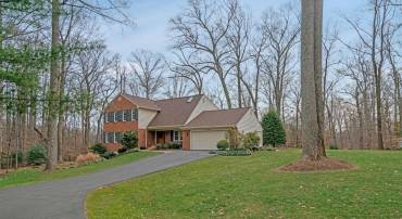 11700 CLARA WAY, FAIRFAX STATION, Virginia 22039, 4 Bedrooms Bedrooms, 18 Rooms Rooms,3 BathroomsBathrooms,Residential,For sale,11700 CLARA WAY,VAFX2288274 MLS # VAFX2288274