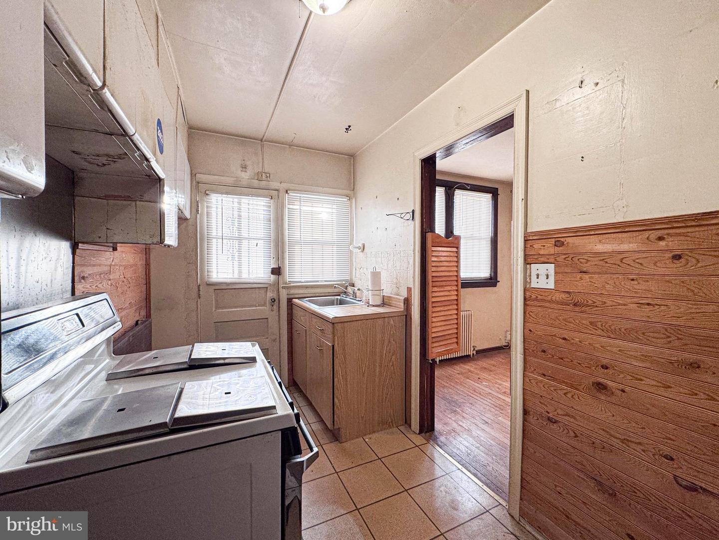 537 25TH PL NE, WASHINGTON, District Of Columbia 20002, 3 Bedrooms Bedrooms, ,1 BathroomBathrooms,Residential,For sale,537 25TH PL NE,DCDC2244052 MLS # DCDC2244052