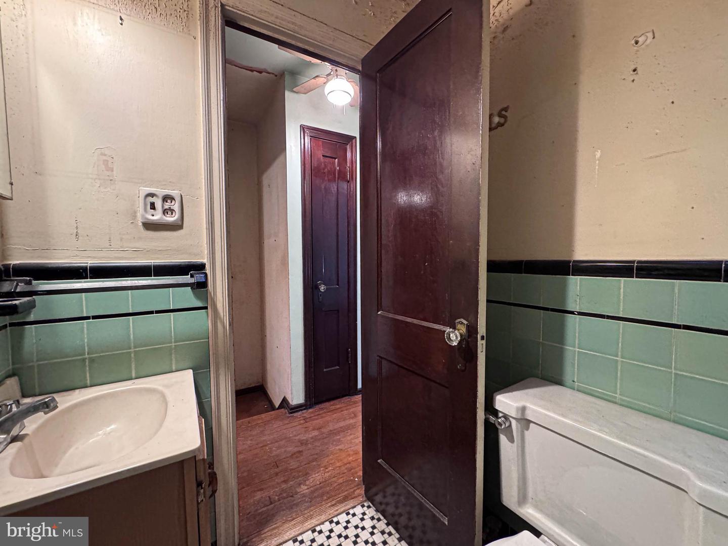 537 25TH PL NE, WASHINGTON, District Of Columbia 20002, 3 Bedrooms Bedrooms, ,1 BathroomBathrooms,Residential,For sale,537 25TH PL NE,DCDC2244052 MLS # DCDC2244052