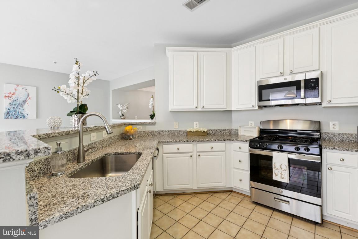 8058 GENEA WAY #48, FALLS CHURCH, Virginia 22042, 3 Bedrooms Bedrooms, ,2 BathroomsBathrooms,Residential,For sale,8058 GENEA WAY #48,VAFX2288364 MLS # VAFX2288364