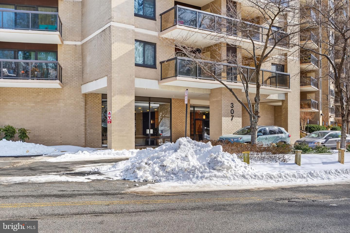 307 YOAKUM PKWY #920, ALEXANDRIA, Virginia 22304, 2 Bedrooms Bedrooms, ,1 BathroomBathrooms,Residential,For sale,307 YOAKUM PKWY #920,VAAX2053676 MLS # VAAX2053676