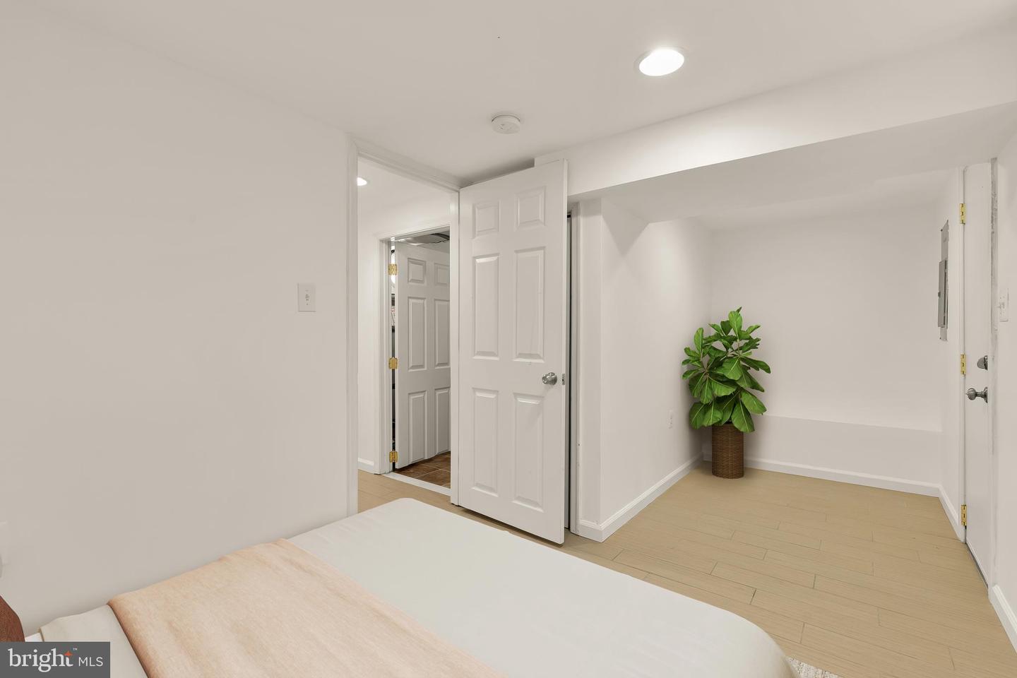 1923 1ST ST NE, WASHINGTON, District Of Columbia 20002, 4 Bedrooms Bedrooms, ,3 BathroomsBathrooms,Residential,For sale,1923 1ST ST NE,DCDC2233868 MLS # DCDC2233868