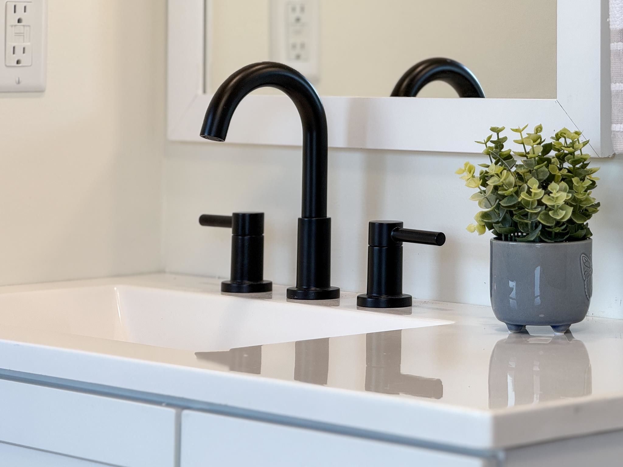 909 GRAYSON AVE, WAYNESBORO, Virginia 22980, 3 Bedrooms Bedrooms, ,2 BathroomsBathrooms,Residential,909 GRAYSON AVE,671622 MLS # 671622