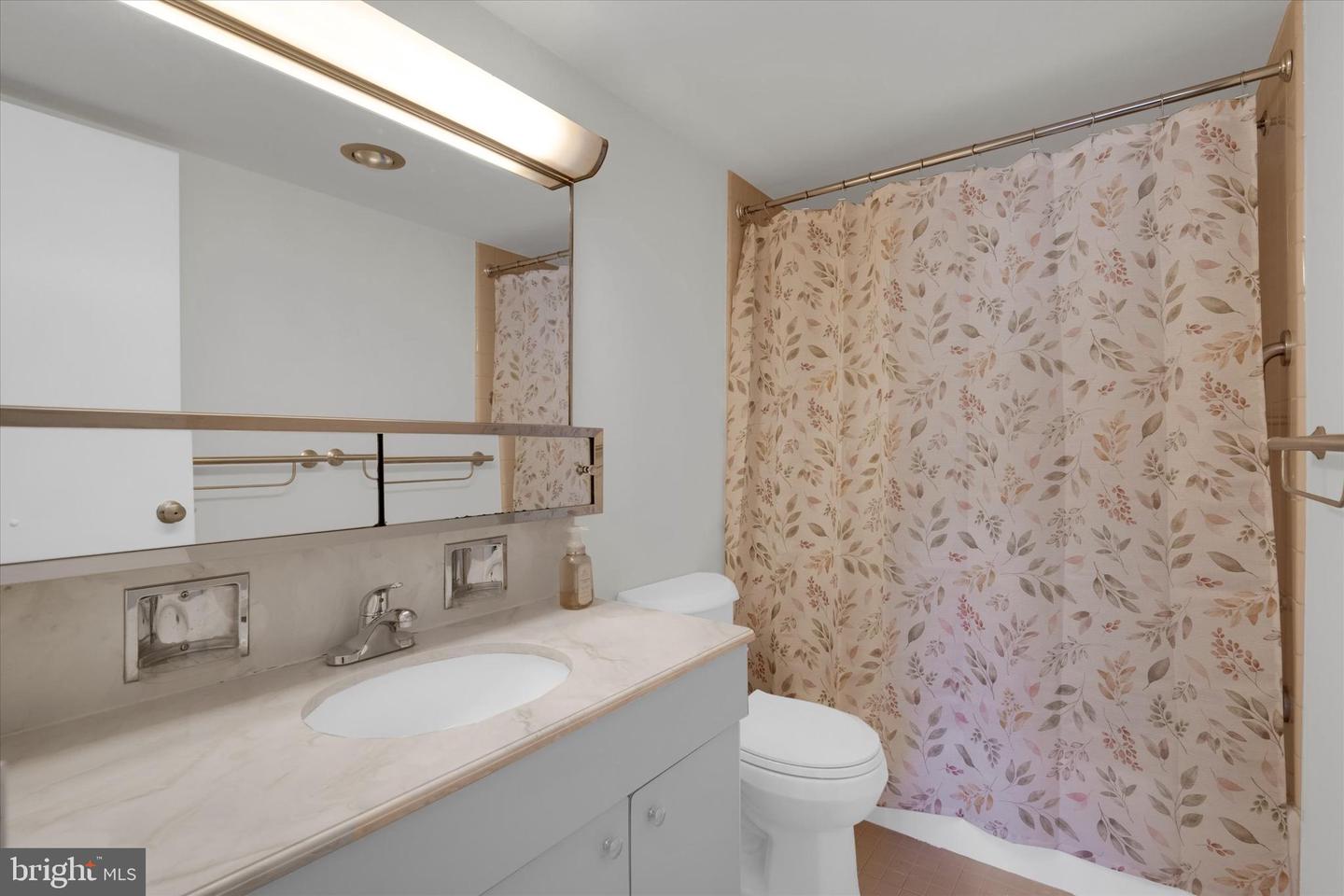 3001 VEAZEY TERR NW #1008, WASHINGTON, District Of Columbia 20008, 2 Bedrooms Bedrooms, ,2 BathroomsBathrooms,Residential,For sale,3001 VEAZEY TERR NW #1008,DCDC2229336 MLS # DCDC2229336