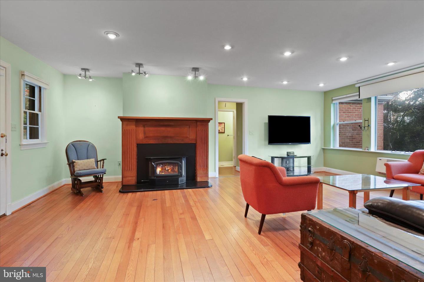 7914 IDYLWOOD RD, DUNN LORING, Virginia 22027, 2 Bedrooms Bedrooms, ,1 BathroomBathrooms,Residential,For sale,7914 IDYLWOOD RD,VAFX2277822 MLS # VAFX2277822