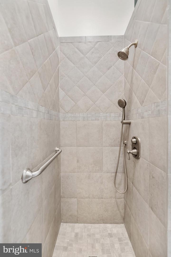 4951 BRENMAN PARK DR #115, ALEXANDRIA, Virginia 22304, 1 Bedroom Bedrooms, ,1 BathroomBathrooms,Residential,For sale,4951 BRENMAN PARK DR #115,VAAX2053004 MLS # VAAX2053004