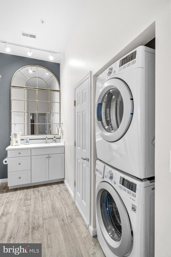 4951 BRENMAN PARK DR #115, ALEXANDRIA, Virginia 22304, 1 Bedroom Bedrooms, ,1 BathroomBathrooms,Residential,For sale,4951 BRENMAN PARK DR #115,VAAX2053004 MLS # VAAX2053004