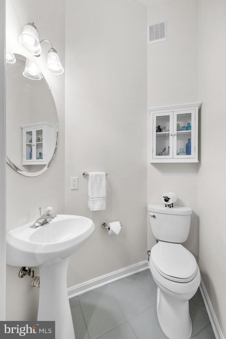 4951 BRENMAN PARK DR #115, ALEXANDRIA, Virginia 22304, 1 Bedroom Bedrooms, ,1 BathroomBathrooms,Residential,For sale,4951 BRENMAN PARK DR #115,VAAX2053004 MLS # VAAX2053004