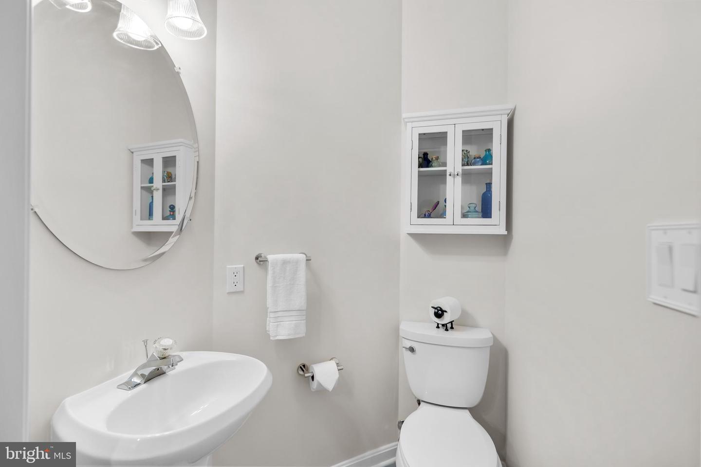 4951 BRENMAN PARK DR #115, ALEXANDRIA, Virginia 22304, 1 Bedroom Bedrooms, ,1 BathroomBathrooms,Residential,For sale,4951 BRENMAN PARK DR #115,VAAX2053004 MLS # VAAX2053004