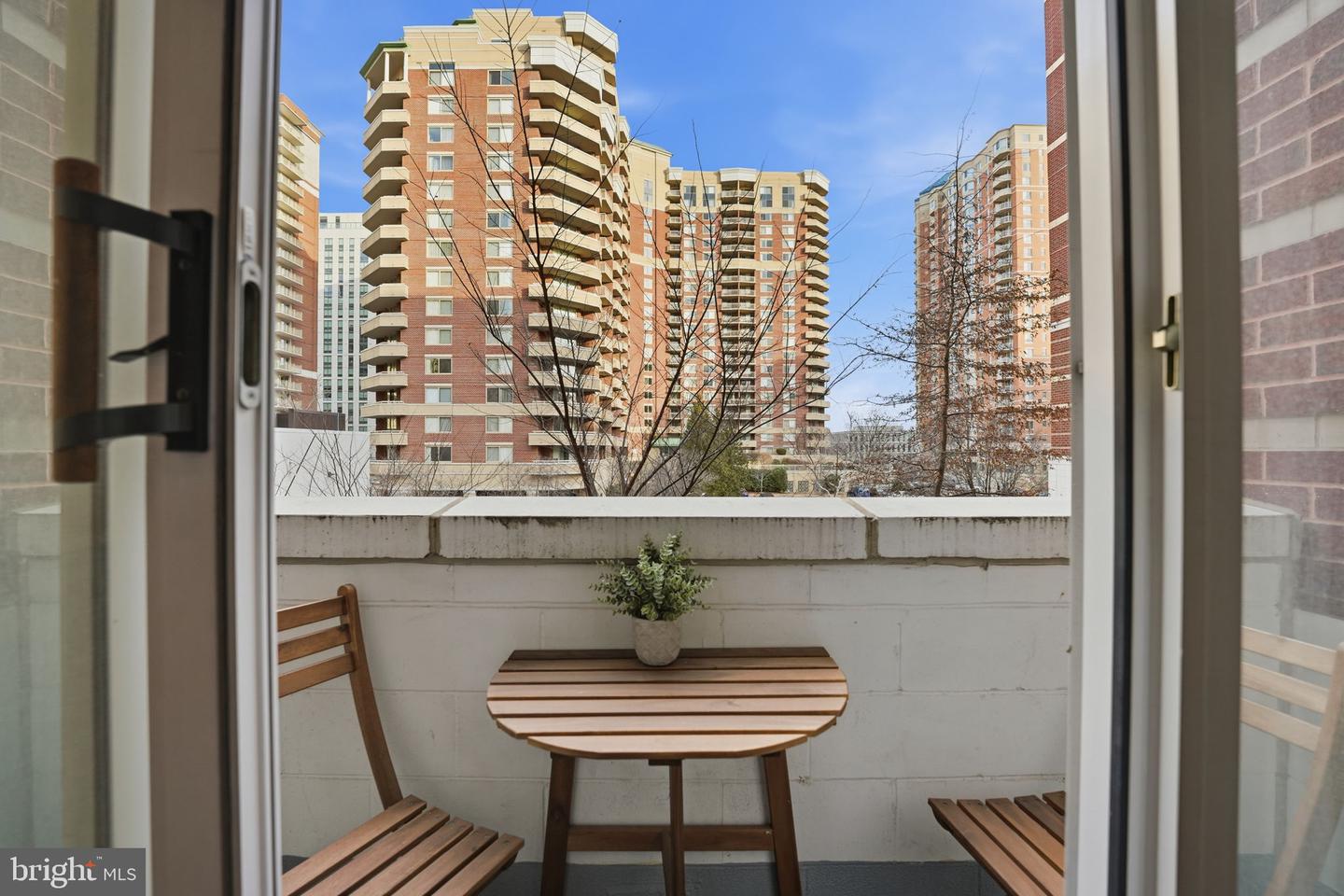 880 N POLLARD ST #322, ARLINGTON, Virginia 22203, 1 Bedroom Bedrooms, ,1 BathroomBathrooms,Residential,For sale,880 N POLLARD ST #322,VAAR2068290 MLS # VAAR2068290