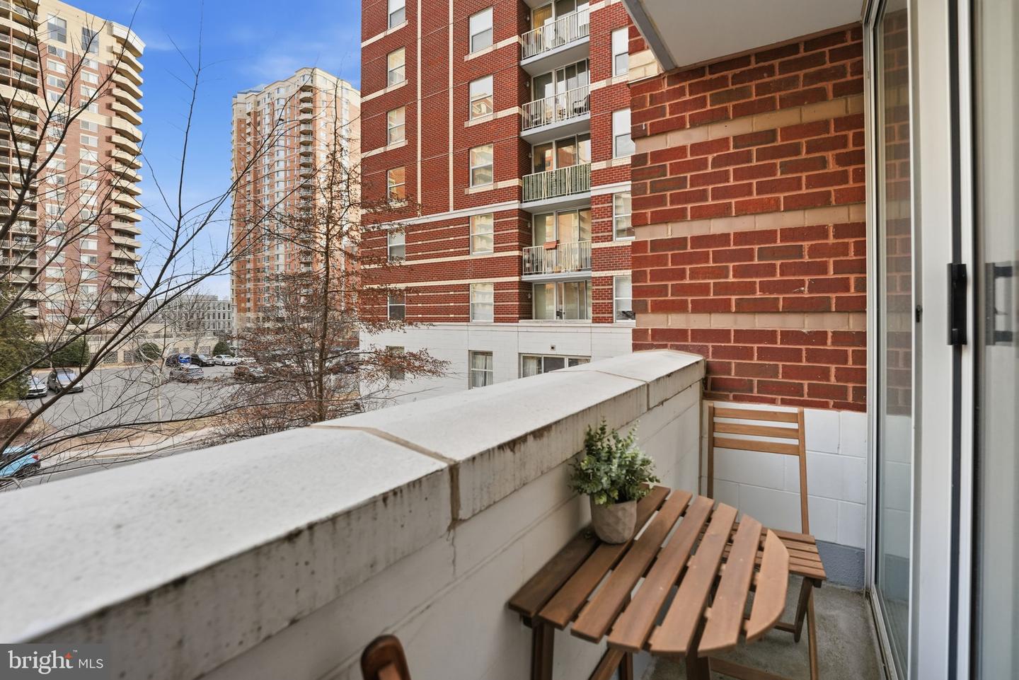 880 N POLLARD ST #322, ARLINGTON, Virginia 22203, 1 Bedroom Bedrooms, ,1 BathroomBathrooms,Residential,For sale,880 N POLLARD ST #322,VAAR2068290 MLS # VAAR2068290