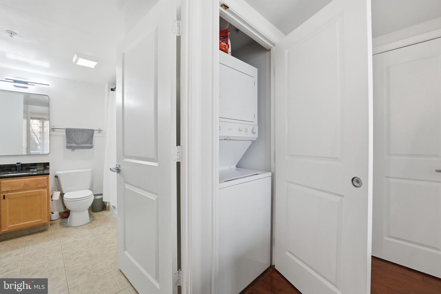 880 N POLLARD ST #322, ARLINGTON, Virginia 22203, 1 Bedroom Bedrooms, ,1 BathroomBathrooms,Residential,For sale,880 N POLLARD ST #322,VAAR2068290 MLS # VAAR2068290