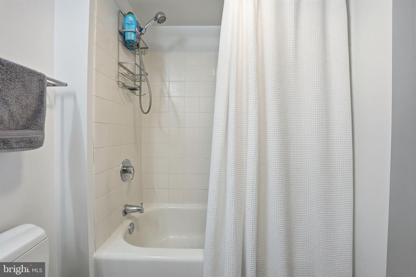 880 N POLLARD ST #322, ARLINGTON, Virginia 22203, 1 Bedroom Bedrooms, ,1 BathroomBathrooms,Residential,For sale,880 N POLLARD ST #322,VAAR2068290 MLS # VAAR2068290