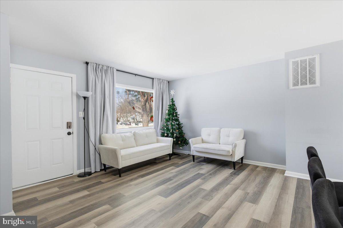 14901 CORDELL AVE, WOODBRIDGE, Virginia 22193, 4 Bedrooms Bedrooms, ,3 BathroomsBathrooms,Residential,For sale,14901 CORDELL AVE,VAPW2111626 MLS # VAPW2111626