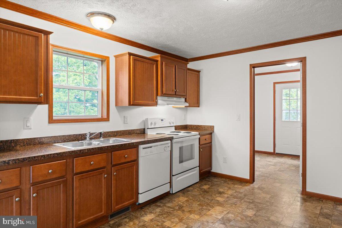 4767 S OX RD, EDINBURG, Virginia 22824, 3 Bedrooms Bedrooms, ,2 BathroomsBathrooms,Residential,For sale,4767 S OX RD,VASH2011626 MLS # VASH2011626