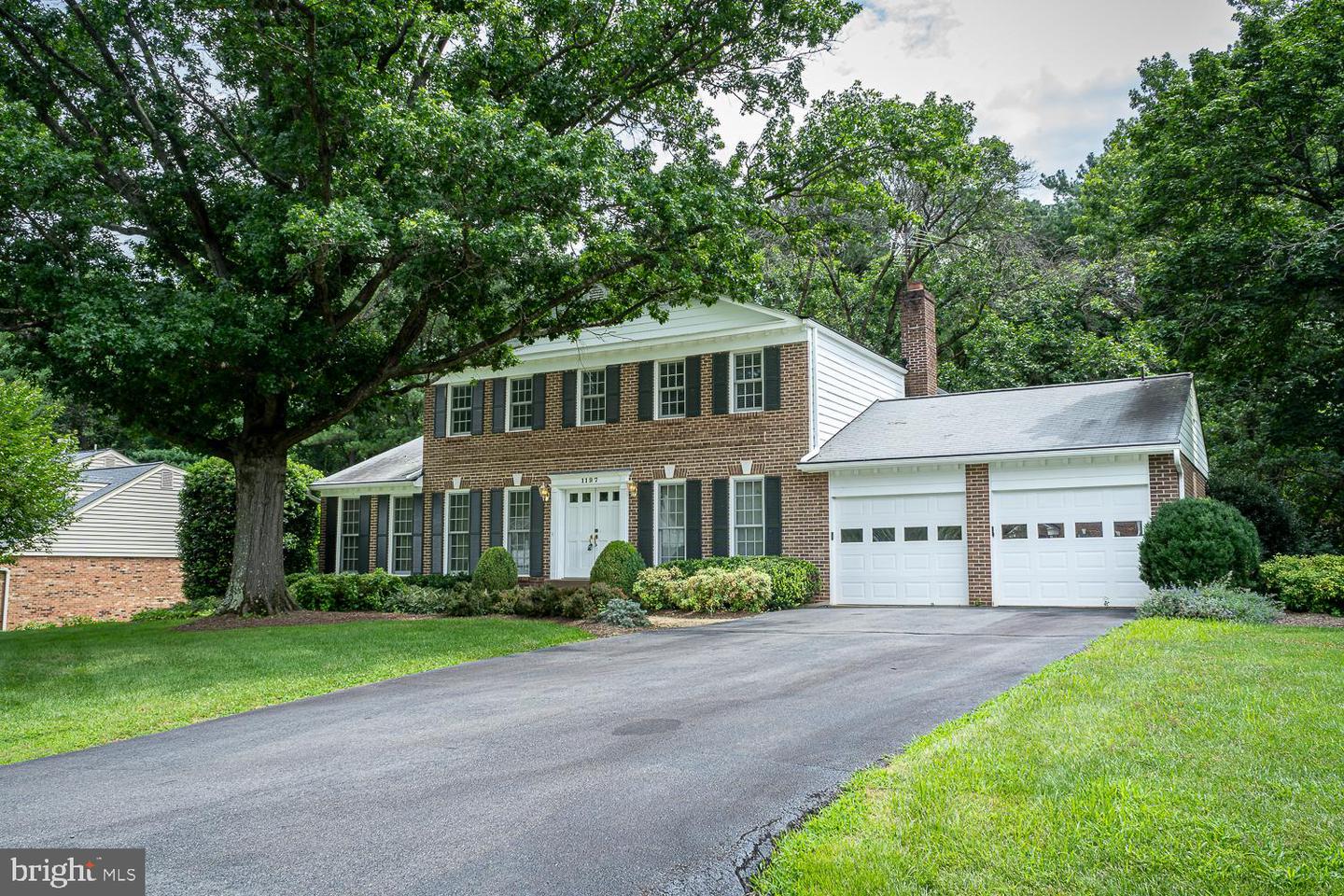 1197 WINTER HUNT RD, MCLEAN, Virginia 22102, 5 Bedrooms Bedrooms, ,4 BathroomsBathrooms,Residential,For sale,1197 WINTER HUNT RD,VAFX2250678 MLS # VAFX2250678