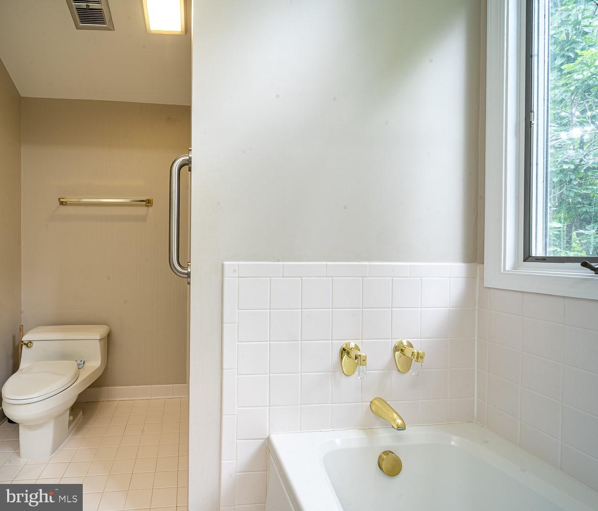 1197 WINTER HUNT RD, MCLEAN, Virginia 22102, 5 Bedrooms Bedrooms, ,4 BathroomsBathrooms,Residential,For sale,1197 WINTER HUNT RD,VAFX2250678 MLS # VAFX2250678