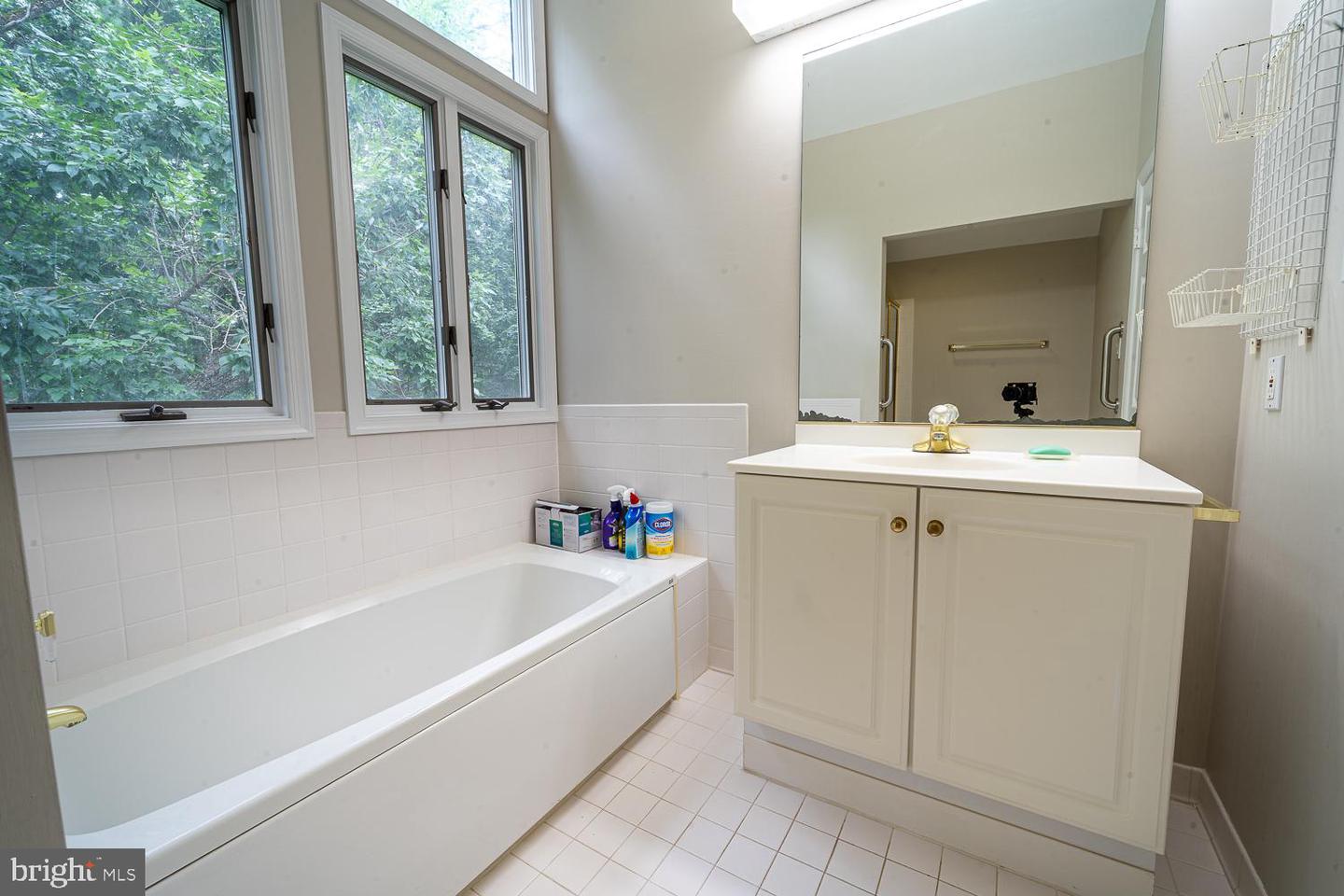 1197 WINTER HUNT RD, MCLEAN, Virginia 22102, 5 Bedrooms Bedrooms, ,4 BathroomsBathrooms,Residential,For sale,1197 WINTER HUNT RD,VAFX2250678 MLS # VAFX2250678