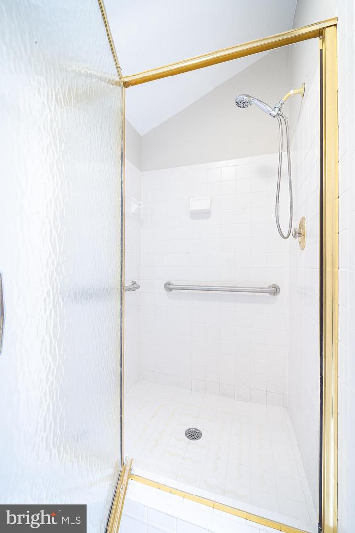 1197 WINTER HUNT RD, MCLEAN, Virginia 22102, 5 Bedrooms Bedrooms, ,4 BathroomsBathrooms,Residential,For sale,1197 WINTER HUNT RD,VAFX2250678 MLS # VAFX2250678