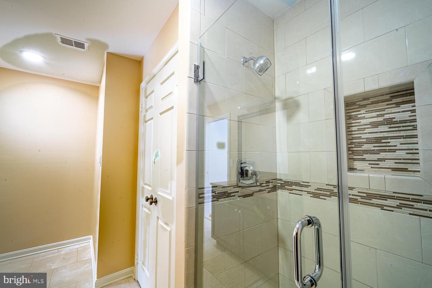 1197 WINTER HUNT RD, MCLEAN, Virginia 22102, 5 Bedrooms Bedrooms, ,4 BathroomsBathrooms,Residential,For sale,1197 WINTER HUNT RD,VAFX2250678 MLS # VAFX2250678