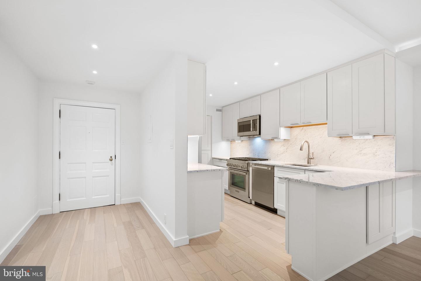 700 NEW HAMPSHIRE AVE NW #303, WASHINGTON, District Of Columbia 20037, 2 Bedrooms Bedrooms, ,2 BathroomsBathrooms,Residential,For sale,700 NEW HAMPSHIRE AVE NW #303,DCDC2214888 MLS # DCDC2214888