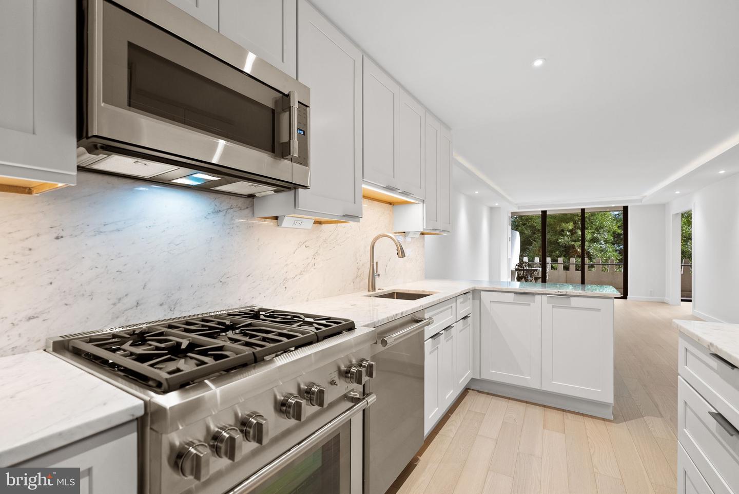 700 NEW HAMPSHIRE AVE NW #303, WASHINGTON, District Of Columbia 20037, 2 Bedrooms Bedrooms, ,2 BathroomsBathrooms,Residential,For sale,700 NEW HAMPSHIRE AVE NW #303,DCDC2214888 MLS # DCDC2214888