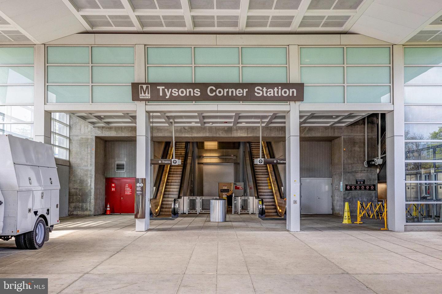 7802 BIRNAM WOOD DR, MCLEAN, Virginia 22102, 4 Bedrooms Bedrooms, ,3 BathroomsBathrooms,Residential,For sale,7802 BIRNAM WOOD DR,VAFX2277924 MLS # VAFX2277924