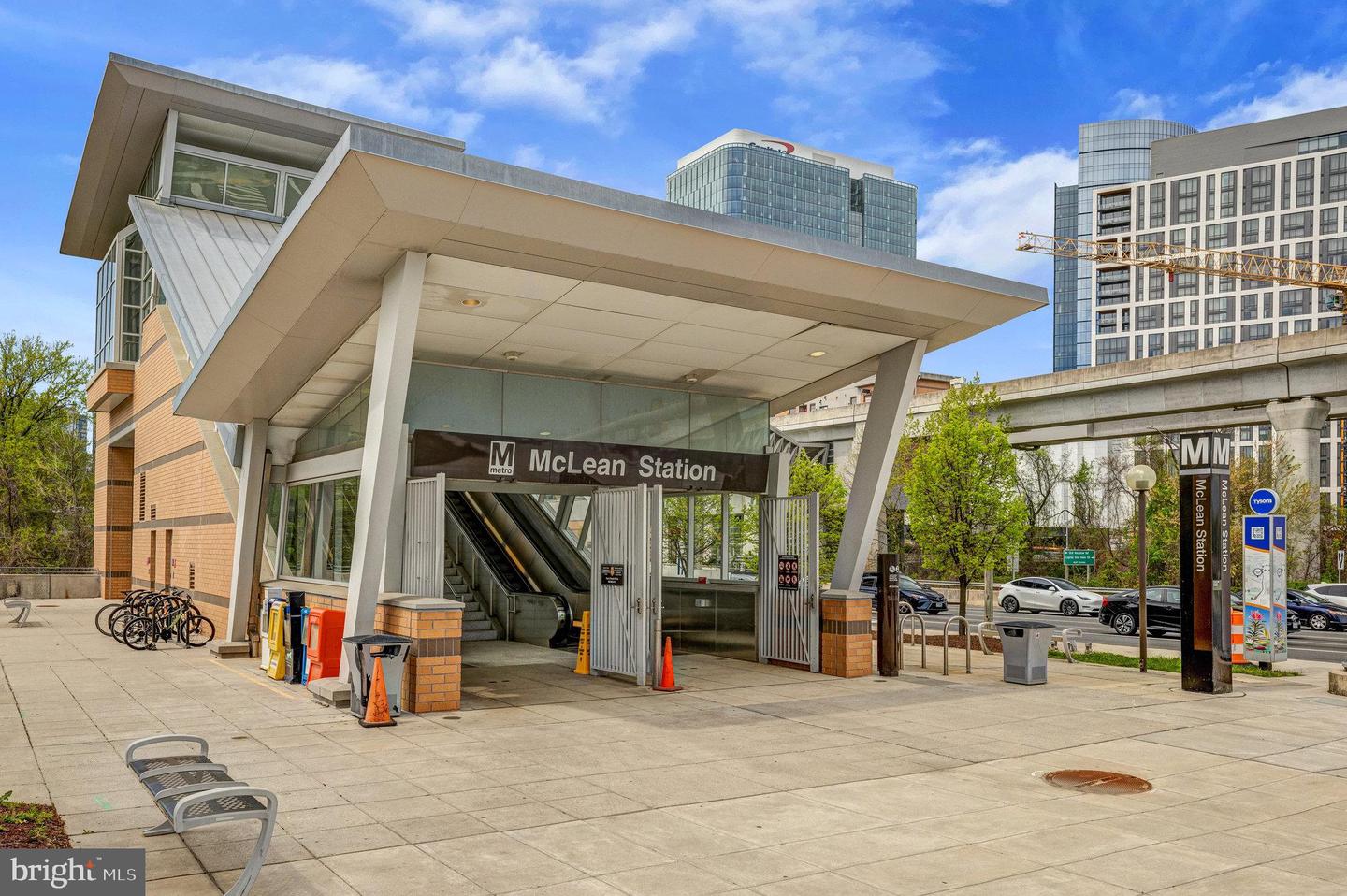 7802 BIRNAM WOOD DR, MCLEAN, Virginia 22102, 4 Bedrooms Bedrooms, ,3 BathroomsBathrooms,Residential,For sale,7802 BIRNAM WOOD DR,VAFX2277924 MLS # VAFX2277924