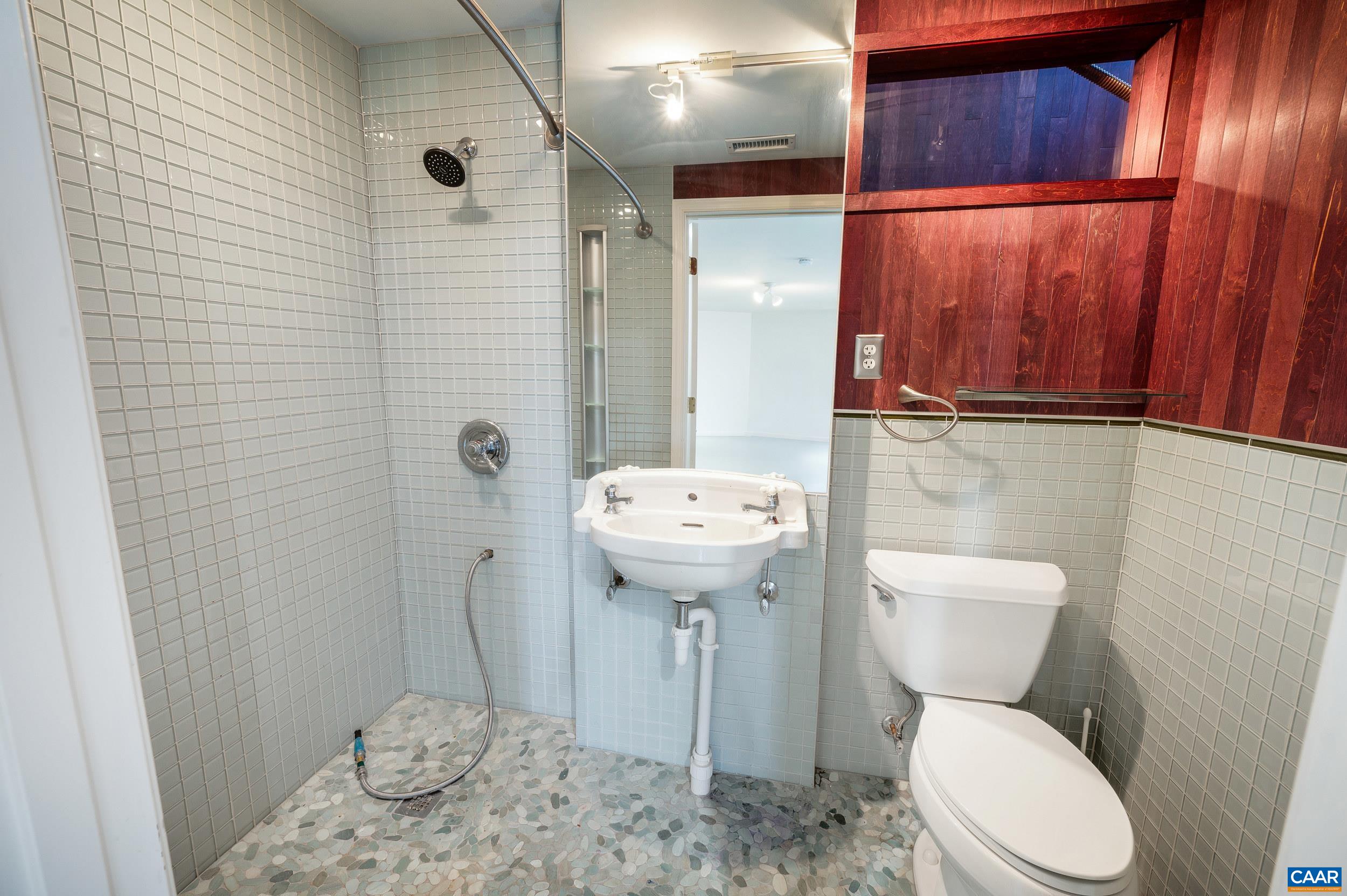 2288 LEXINGTON TPKE, AMHERST, Virginia 24521, 3 Bedrooms Bedrooms, ,4 BathroomsBathrooms,Residential,2288 LEXINGTON TPKE,672959 MLS # 672959