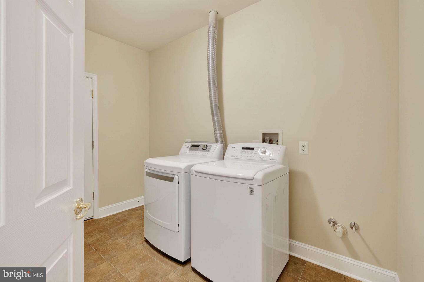 6920 NETHERSTONE CT, GAINESVILLE, Virginia 20155, 2 Bedrooms Bedrooms, ,3 BathroomsBathrooms,Residential,For sale,6920 NETHERSTONE CT,VAPW2107960 MLS # VAPW2107960