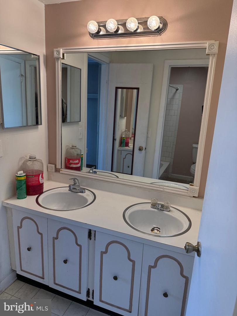 126 RICHLAND CIR, STERLING, Virginia 20164, 3 Bedrooms Bedrooms, ,1 BathroomBathrooms,Residential,For sale,126 RICHLAND CIR,VALO2112520 MLS # VALO2112520