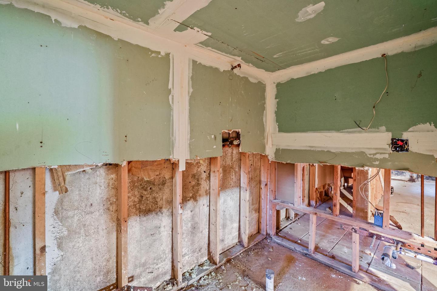 1811 LAWRENCE ST NE, WASHINGTON, District Of Columbia 20018, 5 Bedrooms Bedrooms, 14 Rooms Rooms,2 BathroomsBathrooms,Residential,For sale,1811 LAWRENCE ST NE,DCDC2235634 MLS # DCDC2235634