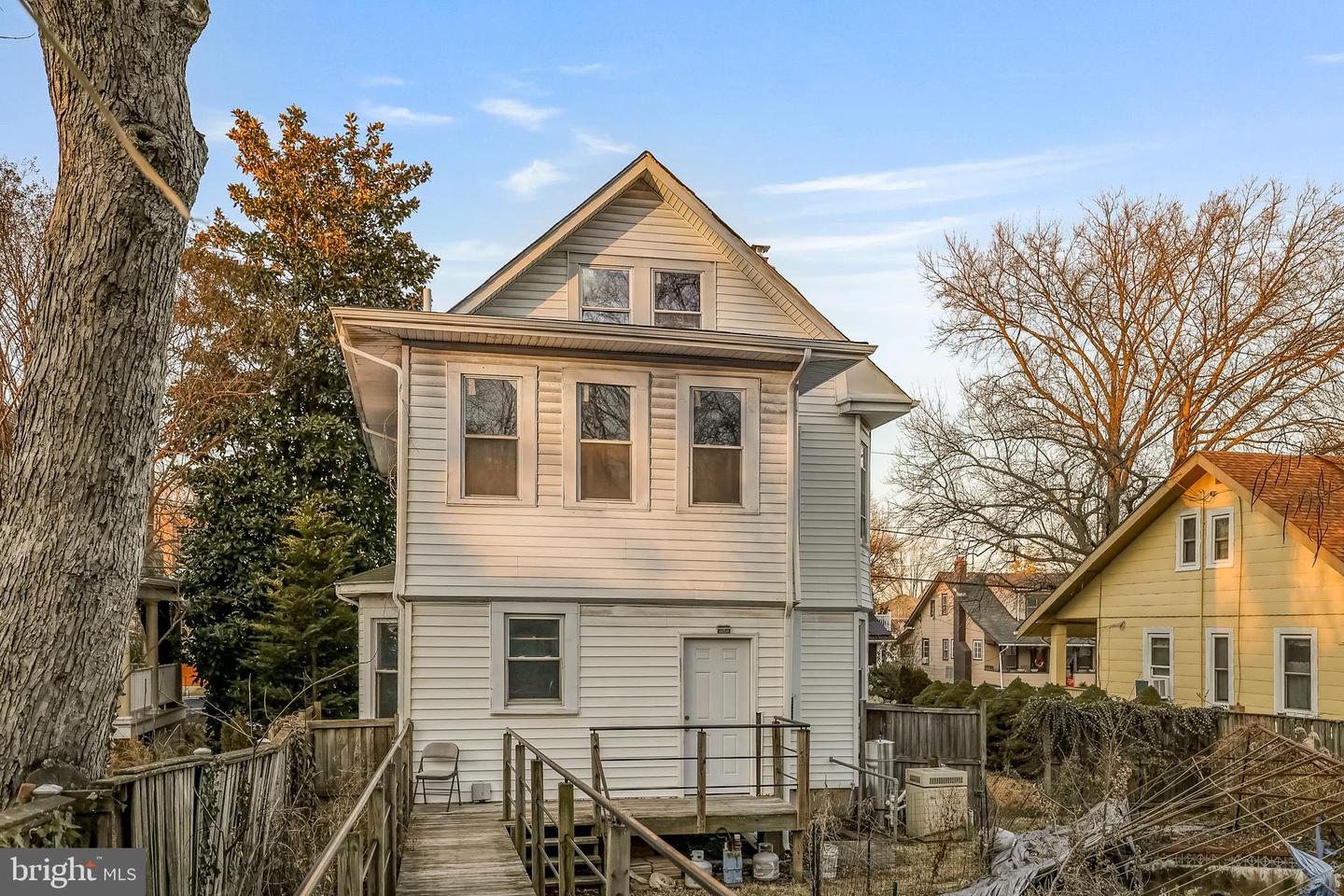 1811 LAWRENCE ST NE, WASHINGTON, District Of Columbia 20018, 5 Bedrooms Bedrooms, 14 Rooms Rooms,2 BathroomsBathrooms,Residential,For sale,1811 LAWRENCE ST NE,DCDC2235634 MLS # DCDC2235634