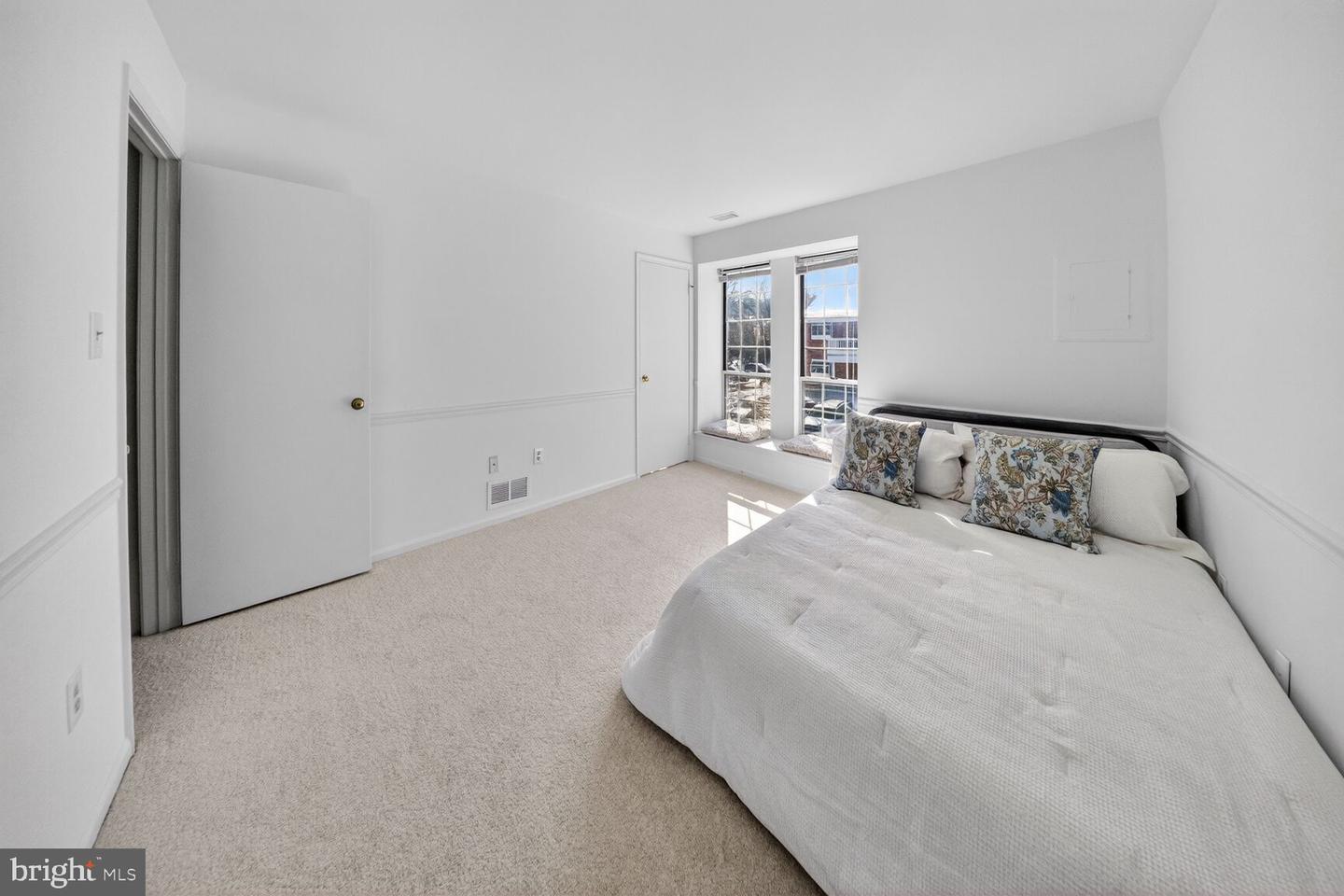 2590 S ARLINGTON MILL DR #F, ARLINGTON, Virginia 22206, 1 Bedroom Bedrooms, ,1 BathroomBathrooms,Residential,For sale,2590 S ARLINGTON MILL DR #F,VAAR2067200 MLS # VAAR2067200