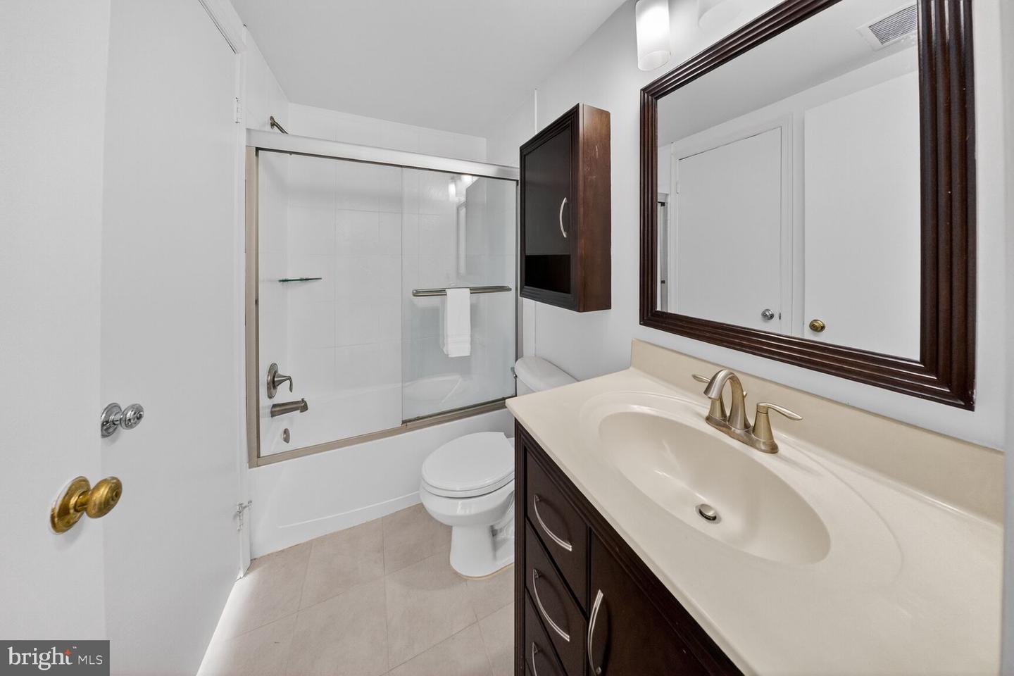 2590 S ARLINGTON MILL DR #F, ARLINGTON, Virginia 22206, 1 Bedroom Bedrooms, ,1 BathroomBathrooms,Residential,For sale,2590 S ARLINGTON MILL DR #F,VAAR2067200 MLS # VAAR2067200