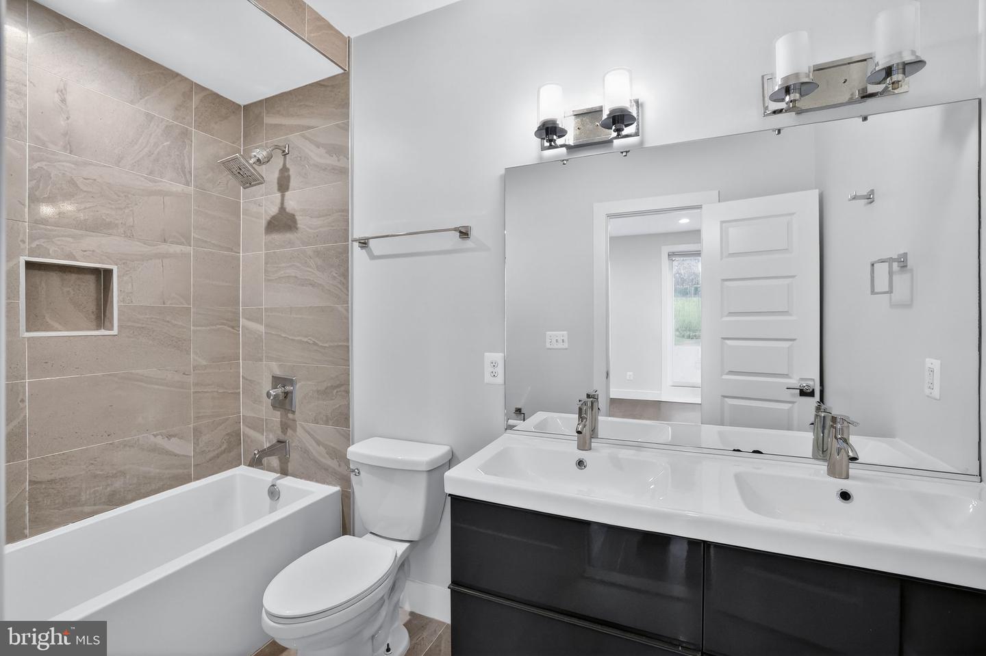 525 KENNEDY ST NW #3, WASHINGTON, District Of Columbia 20011, 3 Bedrooms Bedrooms, ,2 BathroomsBathrooms,Residential,For sale,525 KENNEDY ST NW #3,DCDC2240672 MLS # DCDC2240672