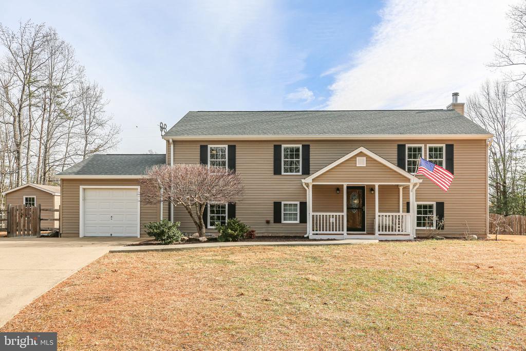 8515 FOUNDRY RUN DR, FREDERICKSBURG, Virginia 22408, 5 Bedrooms Bedrooms, ,3 BathroomsBathrooms,Residential,8515 FOUNDRY RUN DR,VASP2038854 MLS # VASP2038854
