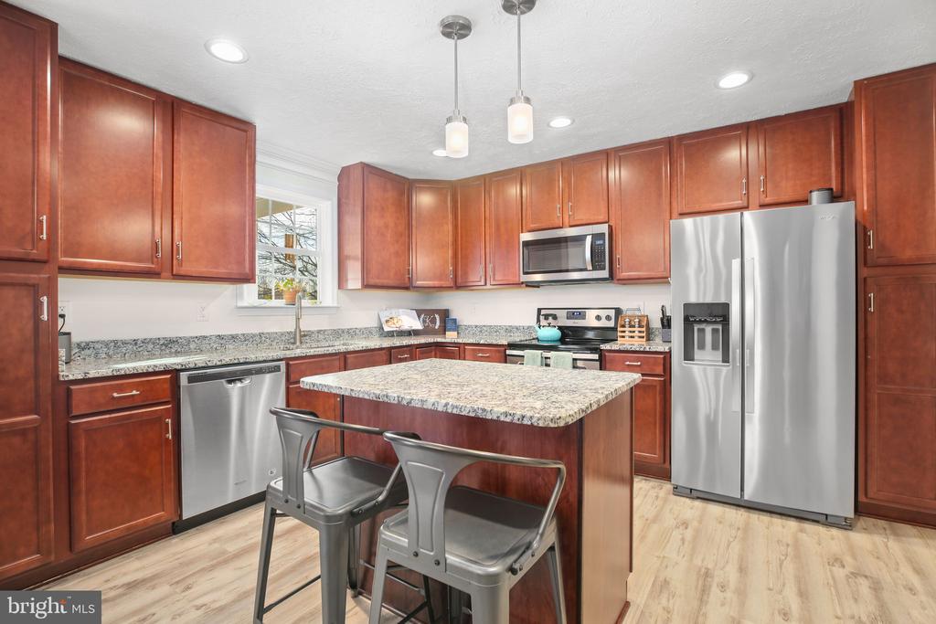 8515 FOUNDRY RUN DR, FREDERICKSBURG, Virginia 22408, 5 Bedrooms Bedrooms, ,3 BathroomsBathrooms,Residential,8515 FOUNDRY RUN DR,VASP2038854 MLS # VASP2038854